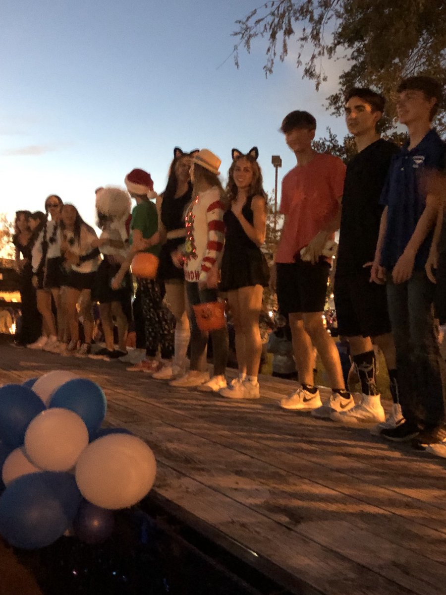 FWoodG's tweet photo. FHS host the traditional Thurs Night P-Rally for HOCO! Big night tomorrow be there &amp; cheer on your Mustangs! Welcome back all Alums! #Homecoming2021 ⁦@fhsmustangs⁩ https://t.co/yZNqKgExjq