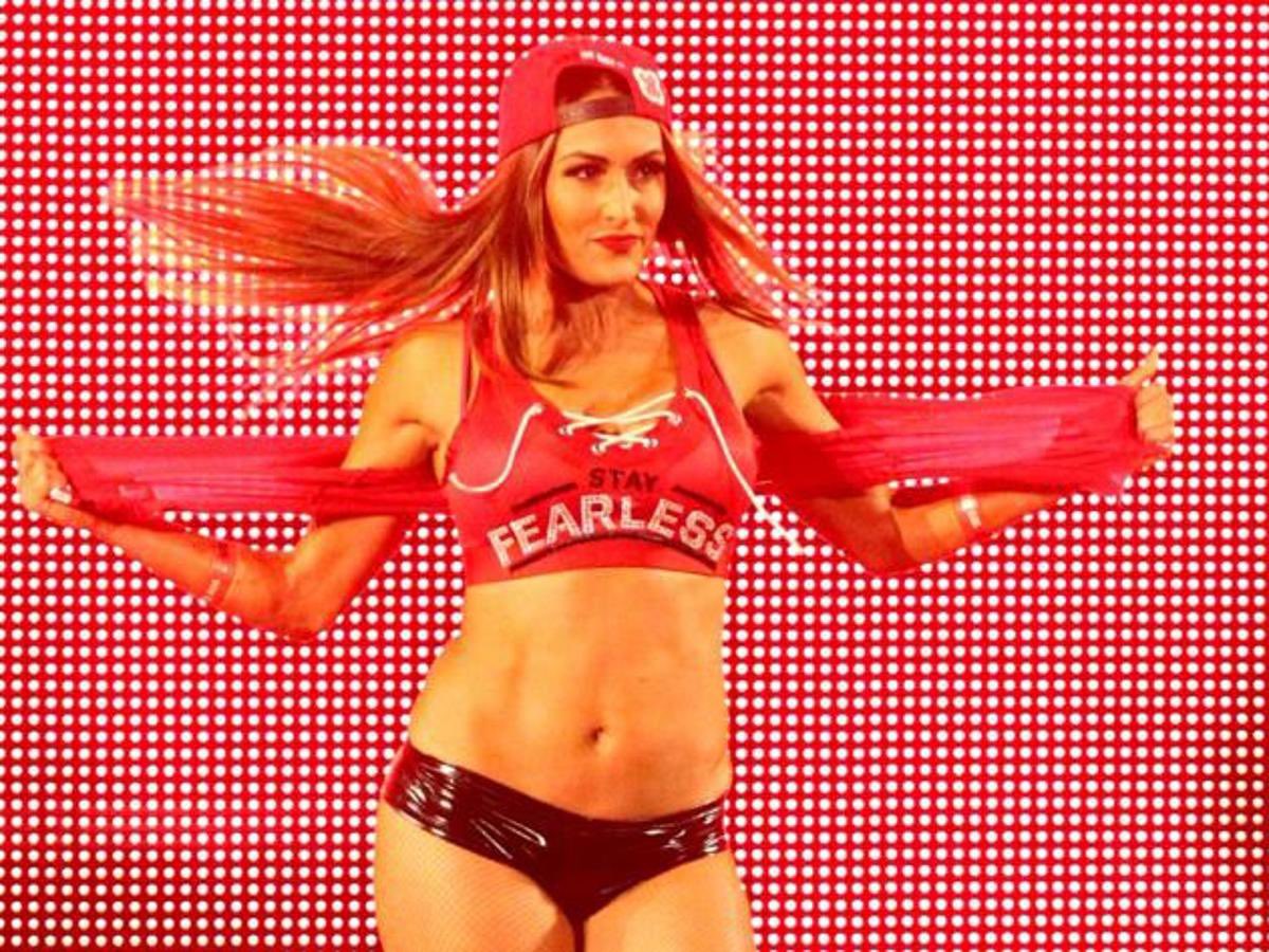 OMG It’s Nikki Bella Shes Back and On Raw !!!! @CanNotTouchHer https://t.co/UClFkCLAyH