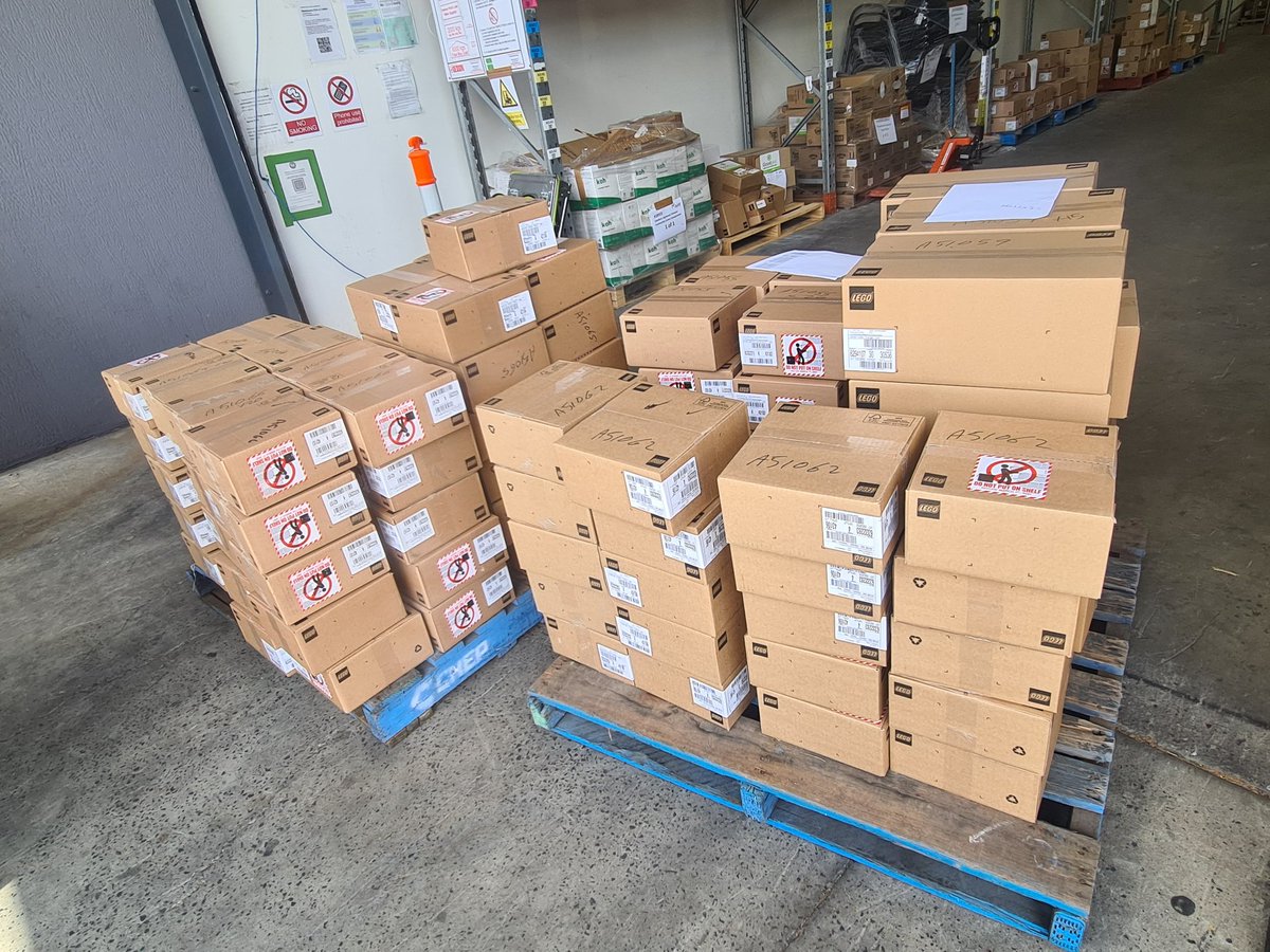RachelMareeOTo1's tweet photo. Ever wondered what $14,616.74 of LEGO looks like? This is what it looks like #SRPS #LoveMyJob https://t.co/25fvfeZi7h