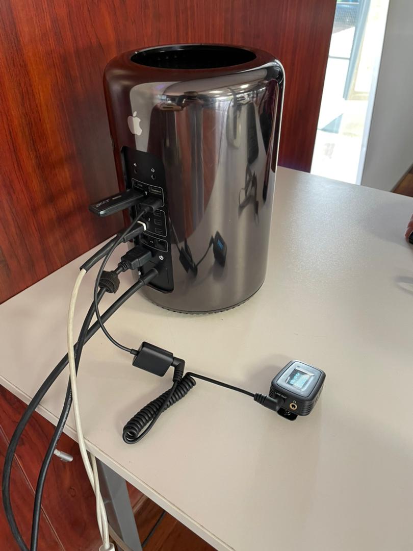 C_April517's tweet photo. Saramonic in #Zimbabwe 🥰
Blink500 Pro used in training session by @SolutionCentre 💻👨‍🏫
#Blink500 #Blink500Pro #wireless #microphone #Africa
#onlinecourse #onlineconference #elearning #eLearningCourses
#Apple #iOS #iMac #computer #iPhone https://t.co/WkSZPkUlrv