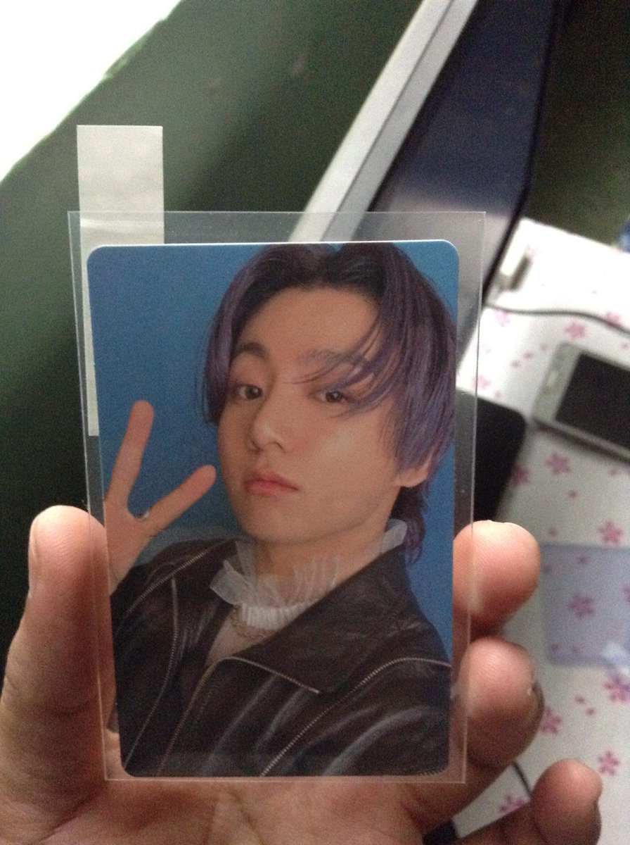 googiecoi's tweet photo. Wts lfb 
Quitting sale :( 
550 each (prio set taker) 

jungkook pob butter essential random rpc https://t.co/K9DUsehmyh