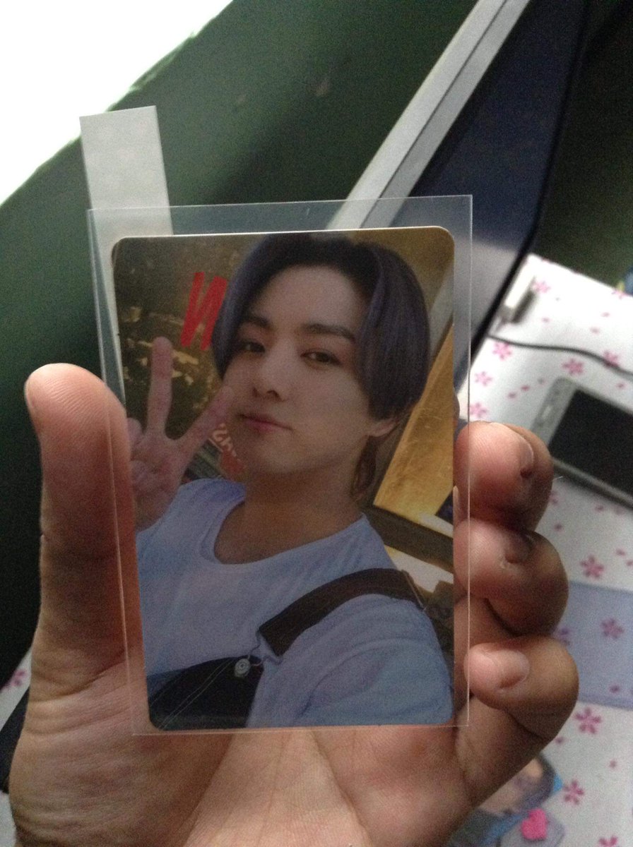 googiecoi's tweet photo. Wts lfb 
Quitting sale :( 
550 each (prio set taker) 

jungkook pob butter essential random rpc https://t.co/K9DUsehmyh