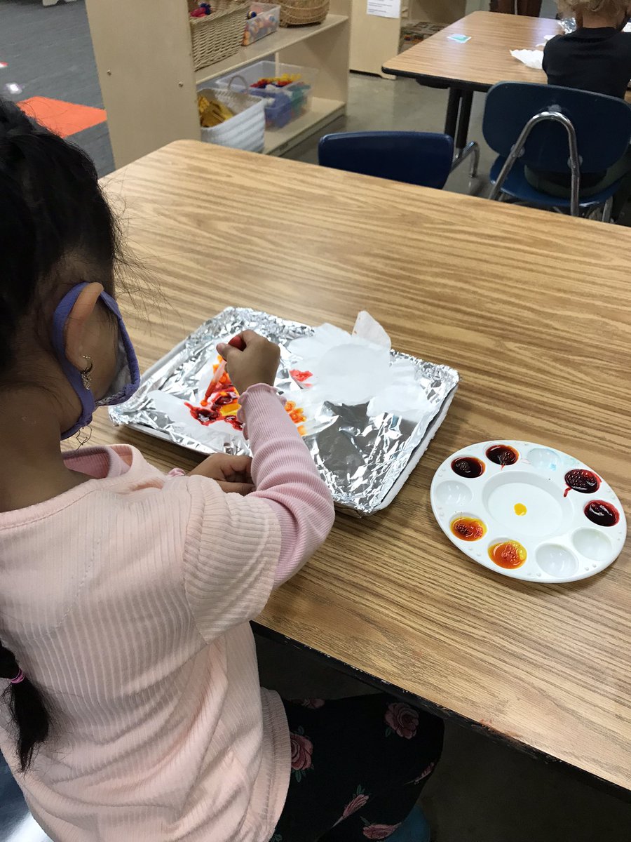 Preschoolers learning about Fall colors, shapes and leaves 🍃 🍁🍂