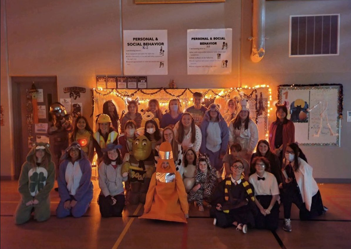 We had such a BLAST at Safe Trick-or-Treat night tonight! We all loved seeing the kids dressed up in their awesome costumes!! #TrickorTreat #Halloween #SEP 

Huge thank you to the custodians at Clay for helping us as well!