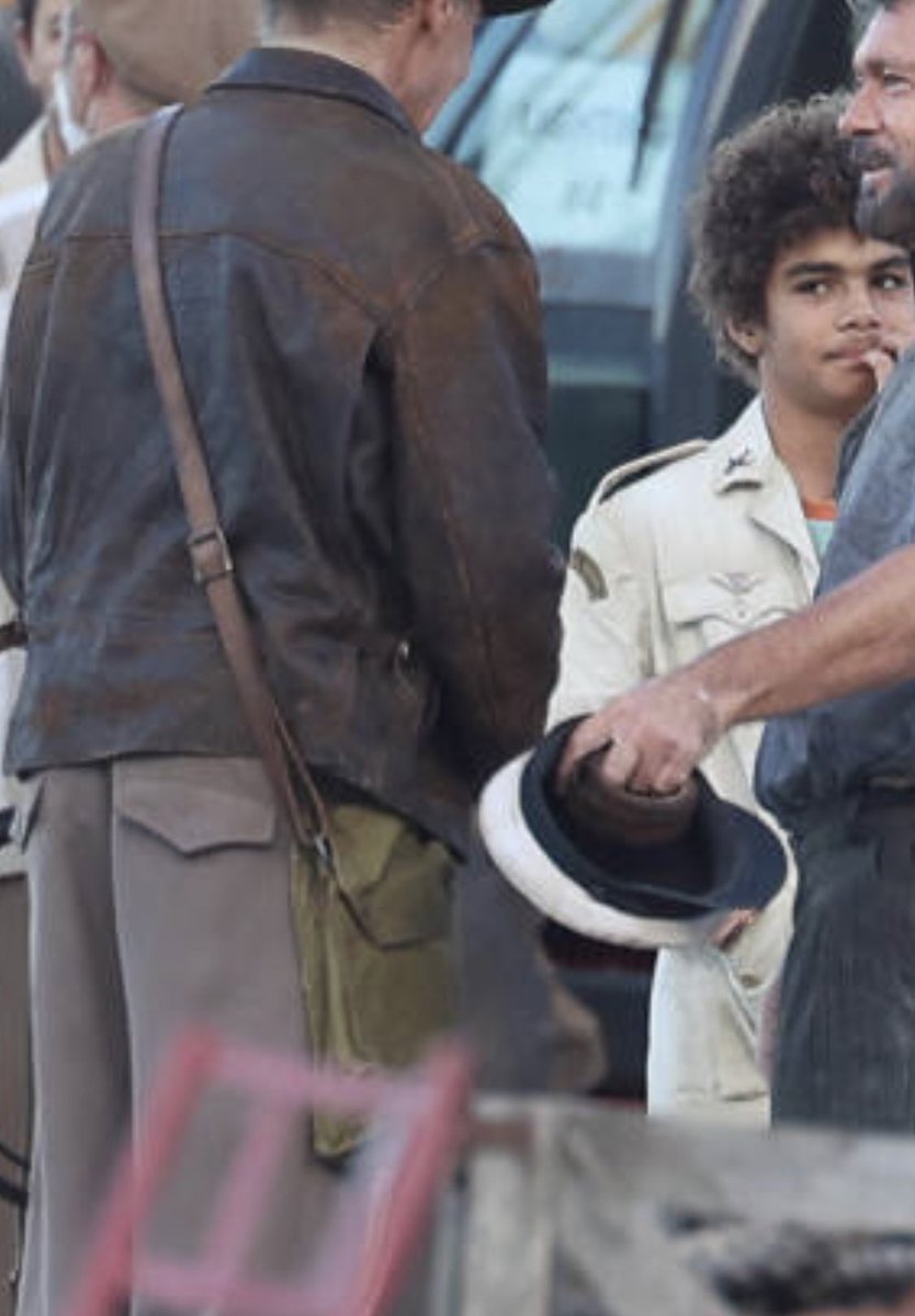 Club_ObiWan's tweet image. More gear pics! There are  scalloped pocket flaps on the pants. #devilinthedetails #IndianaJones5 #IndianaJones