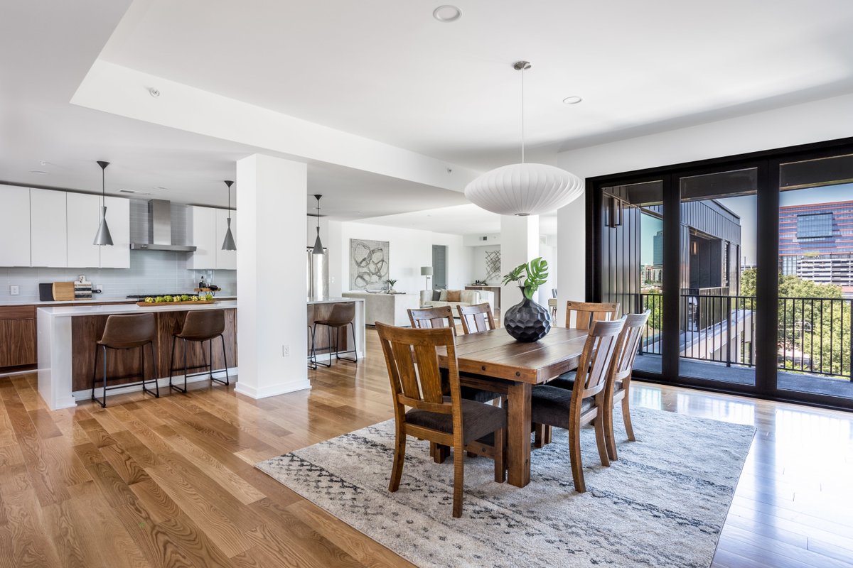 monarchrealtyco's tweet photo. RESIDENTIAL 🏠 🏙️ Don't miss out on the opportunity to #LiveTheCity at @fairweatherRAL! There are only 2 residences left, including this stunning and expansive 3 bed/3 bath penthouse in 502.

To see more and schedule a showing, visit https://t.co/ge8uk9rqte.

#WeKnowTheTriangle https://t.co/1BpOBg7Mj7