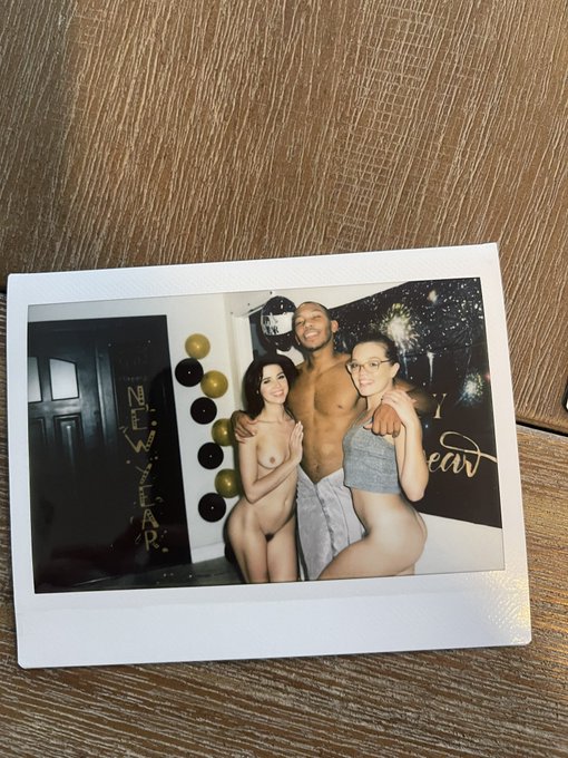 Yesterday with the AMAZINGLY HOT @RocketKylie and @Rickybehavior for @Brazzers 👀😈 https://t.co/d1Iut<a class="tags" href="/tag/rocketkylie">@rocketkylie</a><a href="/tag/galentinesday"class="tags"><span>#galentinesday</span></a>