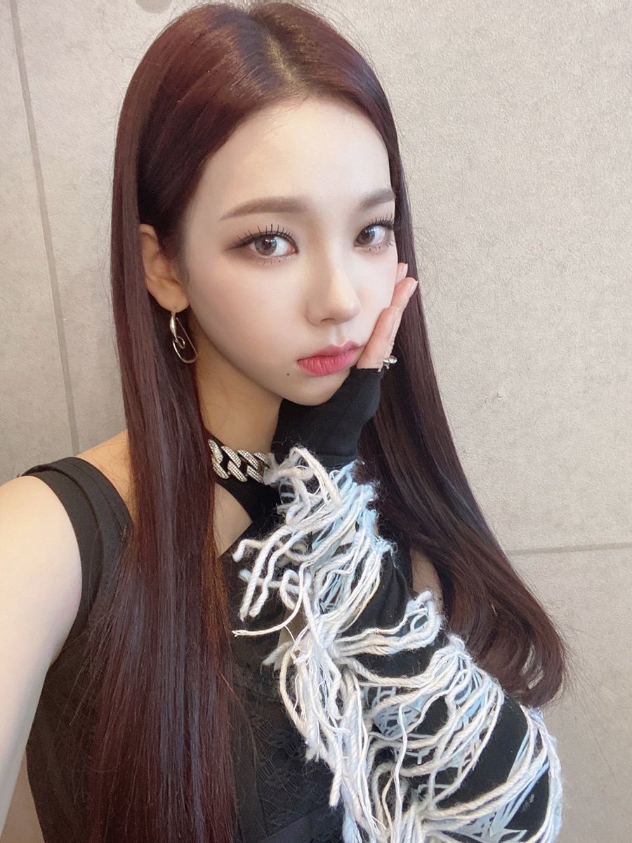 vaespasm's tweet photo. 안���하세요 리나입니다~~~~!💓
오늘 음악중심 무대 잘 봤어요~~~? 1위 후보라서 너무 고맙고 떨리더라구요ㅠㅠㅠ 우리 마이들 오늘 1위 시켜줘서 진짜 다시 한번 너무 고마워요ㅠㅠㅠㅠ💕💓 앞으로 더 좋은 음악 들려주고 꼭 보답할게요!! 남은 활동도 많이 사랑해 줘요ㅎㅎㅎㅎㅎ https://t.co/szwX9o74OW