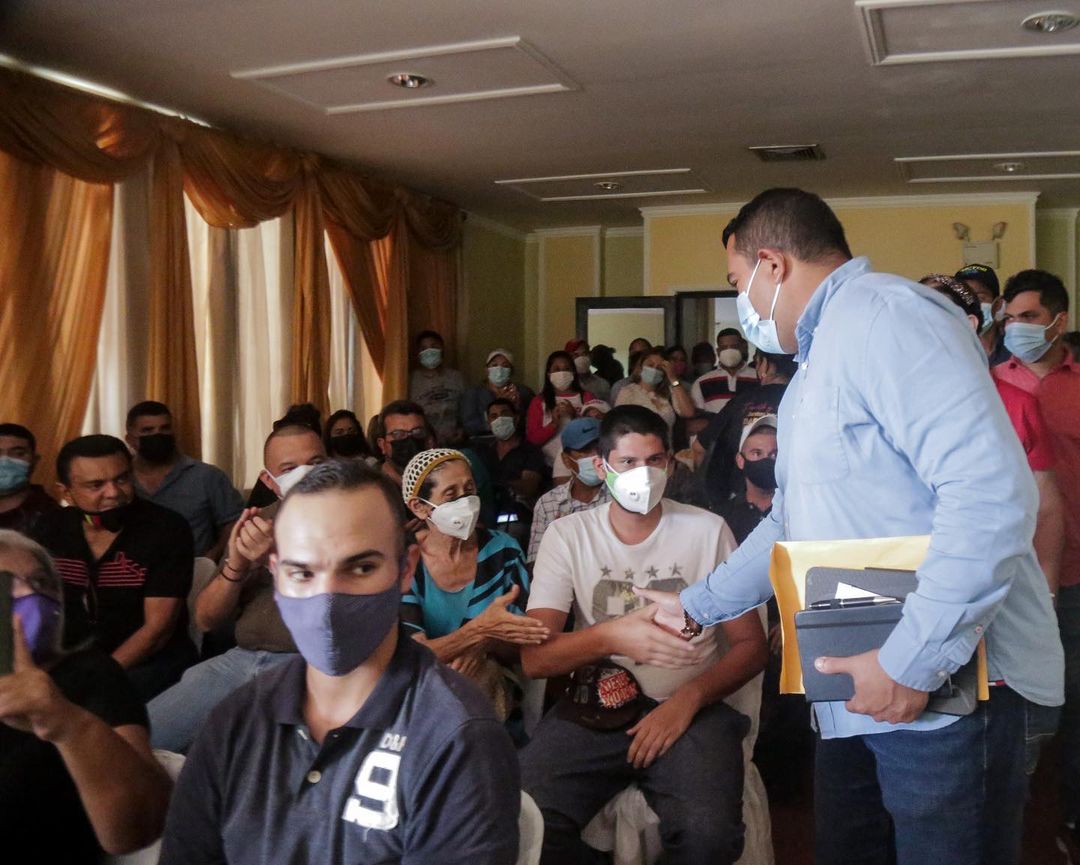 secfinanzasfal's tweet image. #21Oct |🇻🇪📢▶️
#VenezuelaTieneConQué

Nuestro gobernador sostuvo una reunión con los productores, empresarios, emprendedores y prestadores de servicio de Dabajuro  para construir una ruta de trabajo e impulsar el Falcón productivo ✊