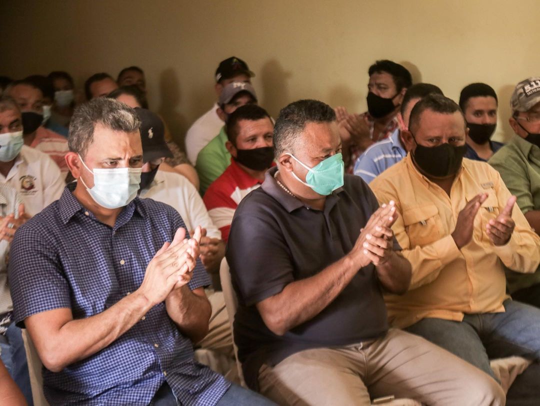 secfinanzasfal's tweet image. #21Oct |🇻🇪📢▶️
#VenezuelaTieneConQué

Nuestro gobernador sostuvo una reunión con los productores, empresarios, emprendedores y prestadores de servicio de Dabajuro  para construir una ruta de trabajo e impulsar el Falcón productivo ✊