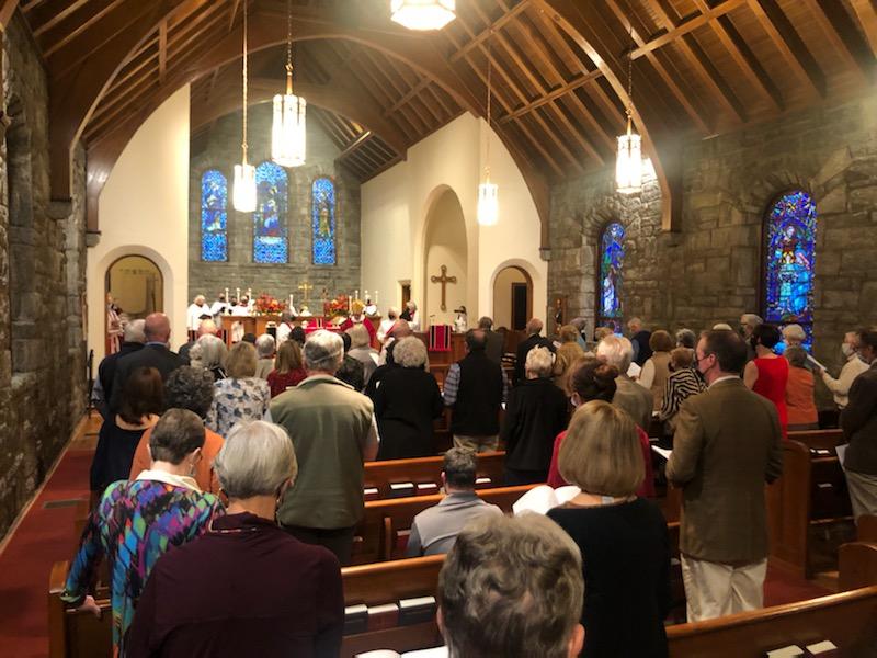 BishopJoseWNC's tweet photo. Tonight Elizabeth Roles was officially installed as the new rector of St. Philip's, Brevard. It was a joyous celebration! And, as always, the parish outdid themselves with a beautiful reception. Welcome Elizabeth and Thomas to our diocesan family. https://t.co/lQsudq43Rw
