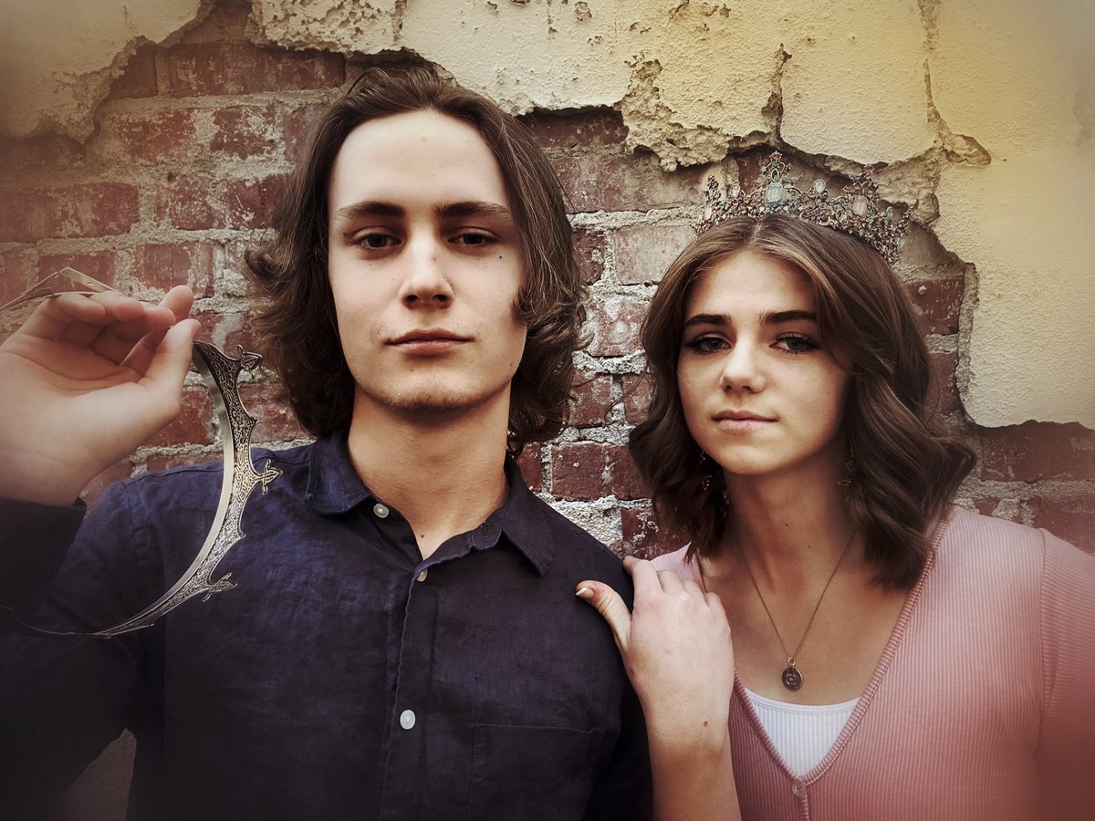 KummerSarah's tweet photo. @hale_appleman when you attempt to recreate Eliot and Margo with your best friend for your senior portrait, but your mom only has an iPhone and Snapseed. https://t.co/ELJsdrZ0Ge