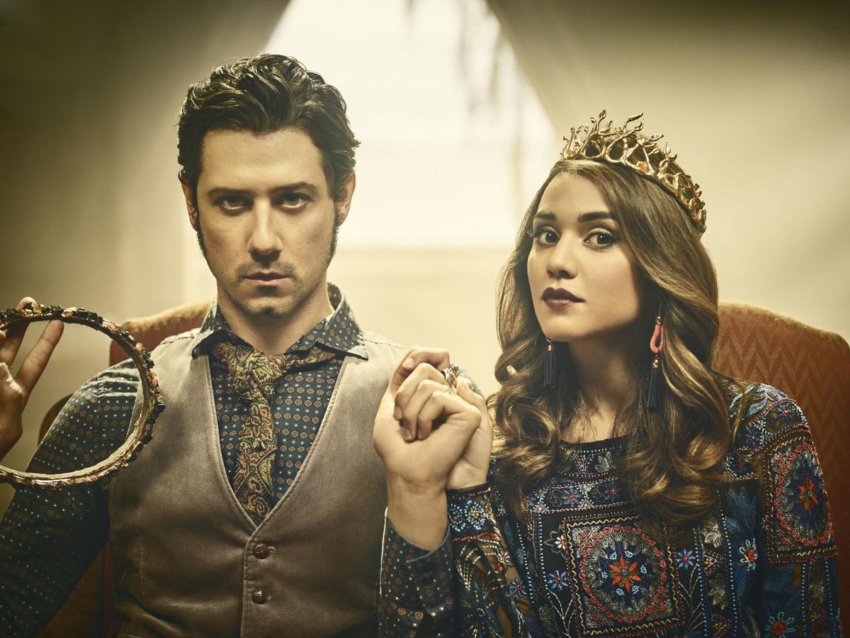 KummerSarah's tweet photo. @hale_appleman when you attempt to recreate Eliot and Margo with your best friend for your senior portrait, but your mom only has an iPhone and Snapseed. https://t.co/ELJsdrZ0Ge