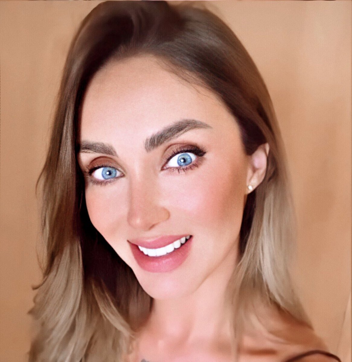 vuelvasaver's tweet photo. new icons anahi

se usar, dê rt/fav e por favor não reposte sem dar os créditos https://t.co/sZQ5ZoVWJW