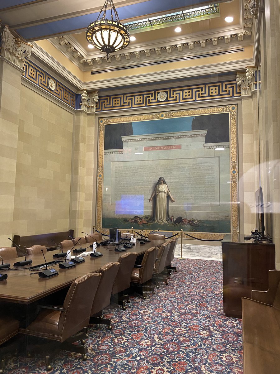 DeborahDecks's tweet photo. #OKStateCapitol Entrance #SMPSOklahoma @fsb_ae @ManhattanBuild @CapitolRestore @okhistory #architecture https://t.co/r3B6rb6FlM