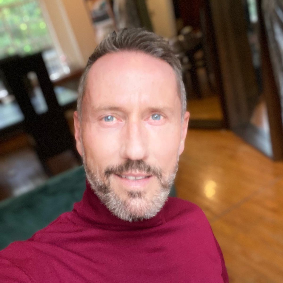 werner_hirschi's tweet photo. All good, in case you wondered!
#whatever #soonweekend #redsweater @kitsune https://t.co/lhk5sLH7oY
