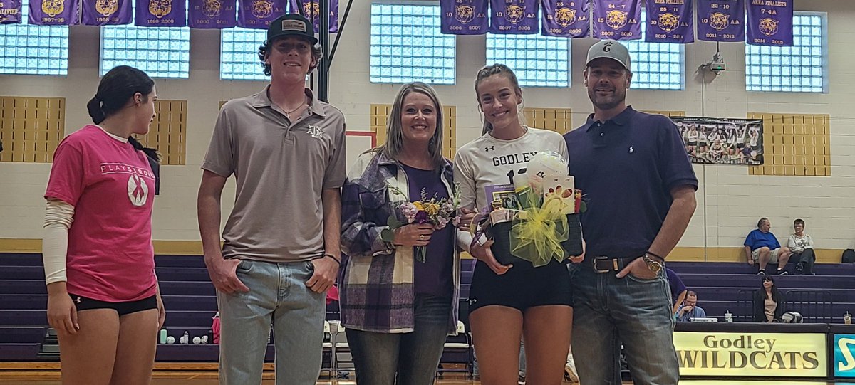 godley_vball's tweet photo. SENIOR•NIGHT•2021
Thank you Seniors for all you have given to Godley Volleyball! 💜🏐💛 https://t.co/Z4VJUwX1iE