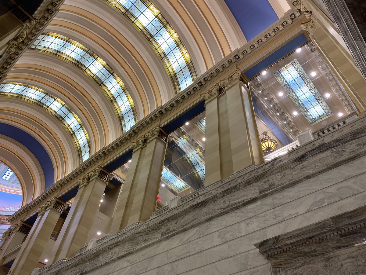 DeborahDecks's tweet photo. #OKStateCapitol Grand Spaces #SMPSOklahoma @fsb_ae @ManhattanBuild @CapitolRestore @okhistory #architecture https://t.co/Y5A7UgQHUh