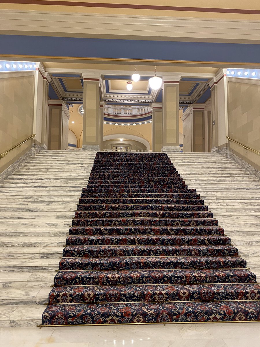 DeborahDecks's tweet photo. #OKStateCapitol Grand Spaces #SMPSOklahoma @fsb_ae @ManhattanBuild @CapitolRestore @okhistory #architecture https://t.co/Y5A7UgQHUh