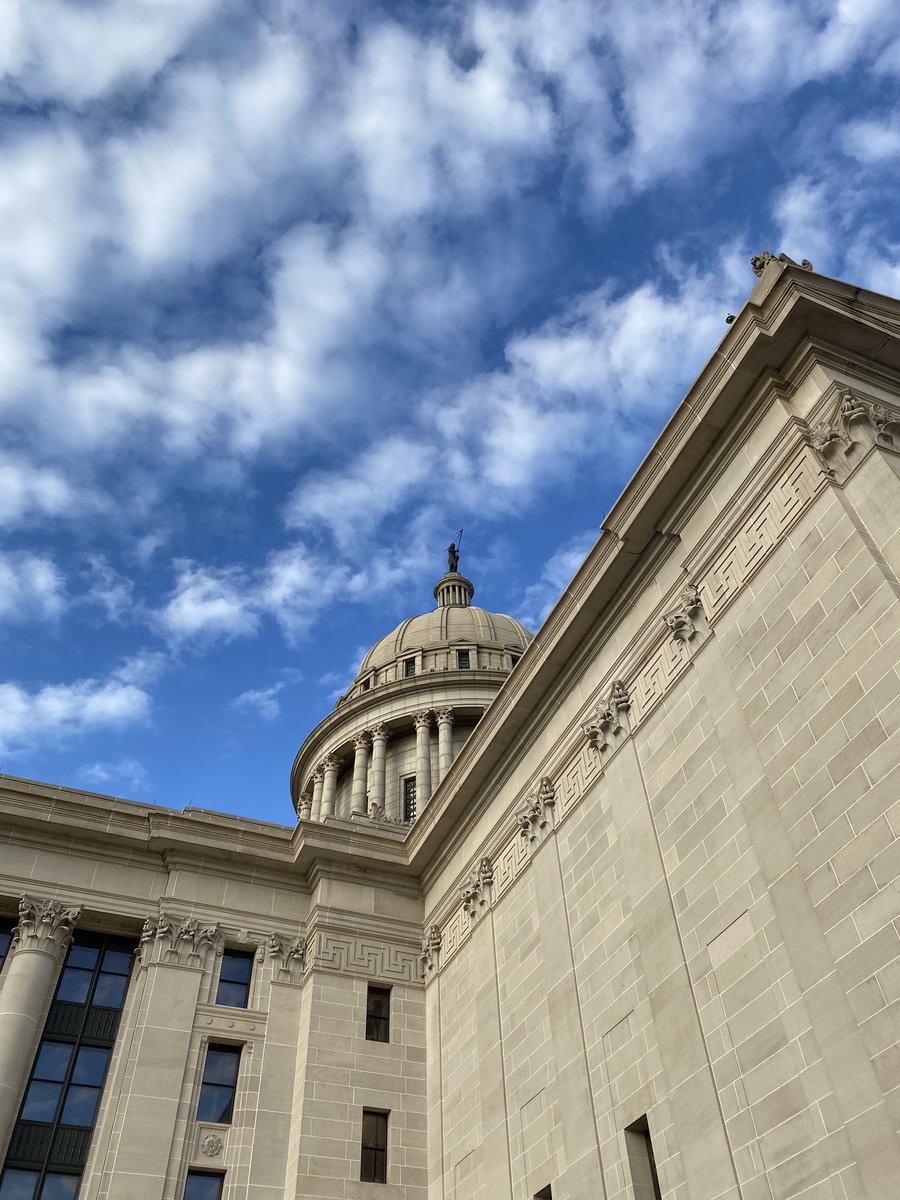 DeborahDecks's tweet photo. #OKStateCapitol Views #SMPSOklahoma @fsb_ae @ManhattanBuild @CapitolRestore @okhistory #architecture Exterior renovation by @JEDunn https://t.co/ih0eXGhhRi