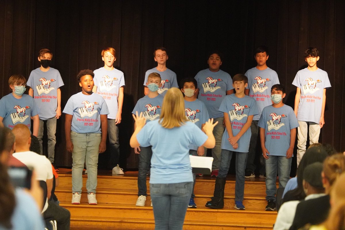GMSChoirs's tweet photo. The GMS 7th/8th Grade Choirs were ecstatic to be able to perform for an audience again! Working as a team to change people’s lives with music.💕#OurHouseGMS @GCISDFineArts https://t.co/kKvxgWp1VC