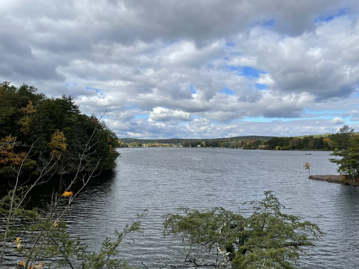 zuni_13's tweet photo. lovely fall views on the Deerfield Basin geologic history field trip this week with UMass GEO 101 lab classes (and bonus sleepy dog) https://t.co/ZuQZOYpKCU