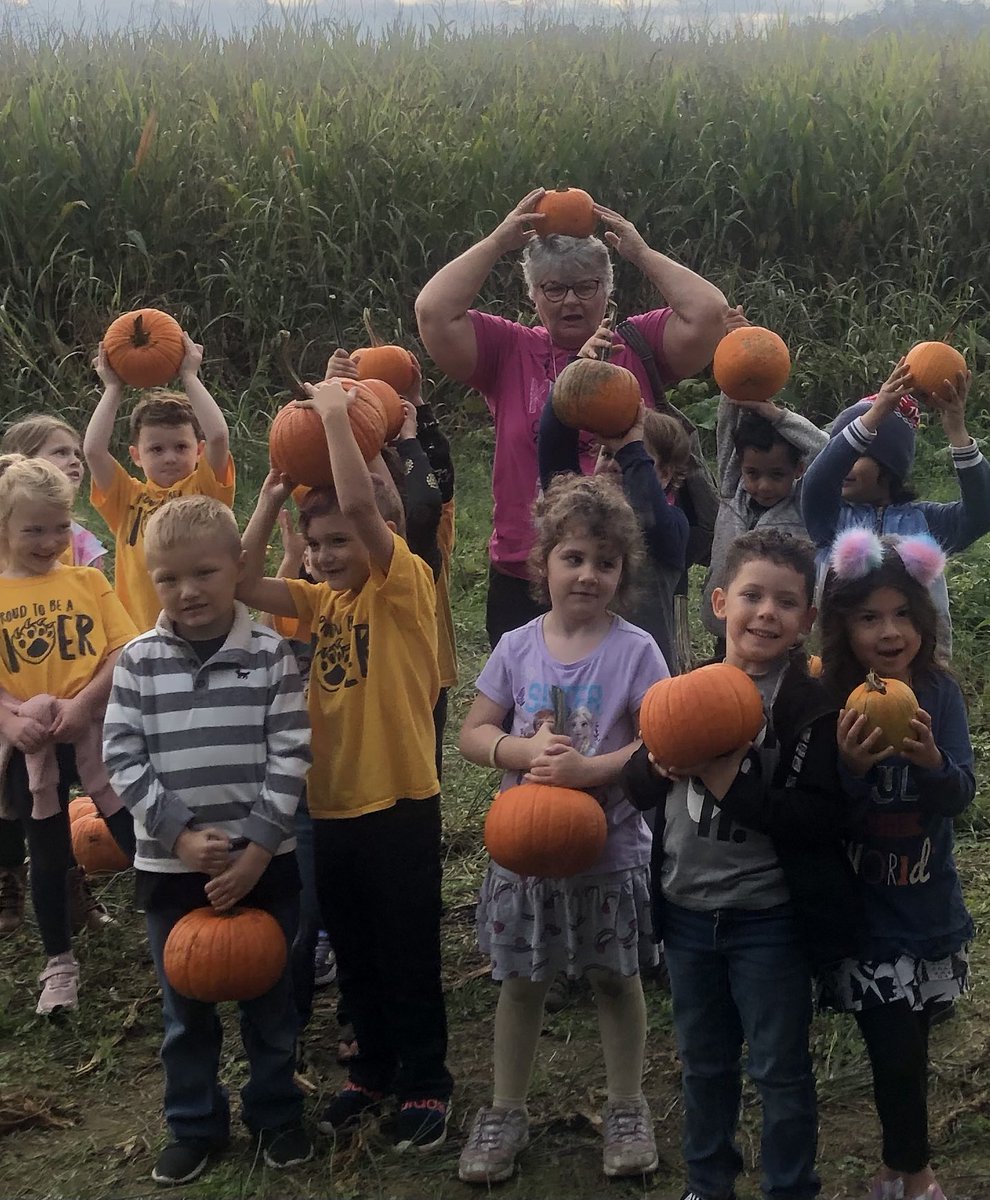 We had a great time on our trip to the pumpkin patch!#resroars