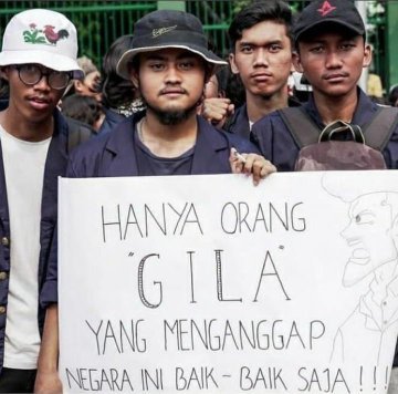 HelmiFelis_'s tweet photo. BEM UI kasih rapor merah untuk Jokowi

Para Buzzer bayaran lulusan SD-SMP pun dikerahkan untuk menyerang BEM UI

Lucu sih pikiran Mahasiswa diserang anak lulusan SMP 😅

Kurang rusak apa bangsa ini? 🤦🏻‍♂️😅

#KapanJokowiLengser ? https://t.co/zjwKXFIXx9