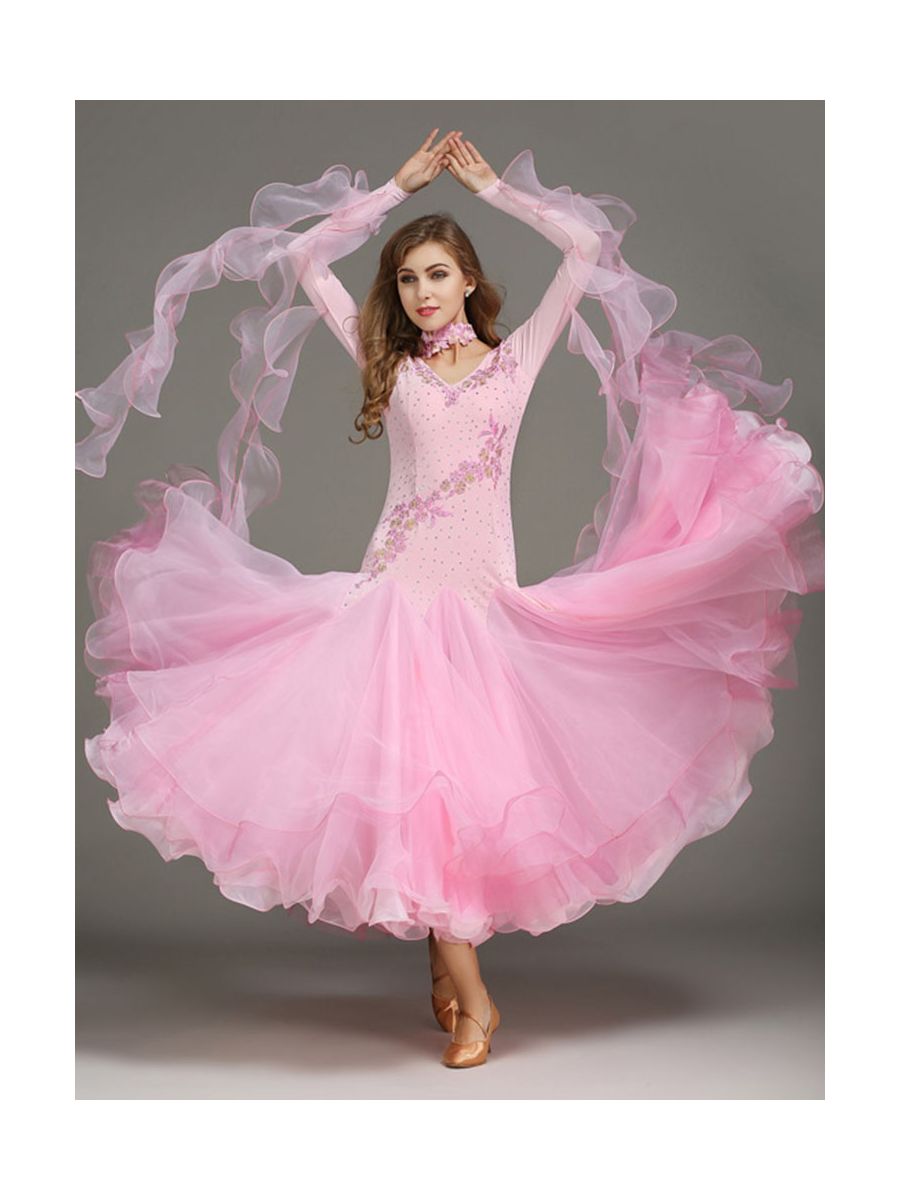 edressbaycom's tweet photo. The dance is about to start. Do you have any suitable dancing dresses. #eDressBay https://t.co/MlDsIm6BRa #dancedress #dancewear #ballroomdancedress https://t.co/z8wA4bUHo4