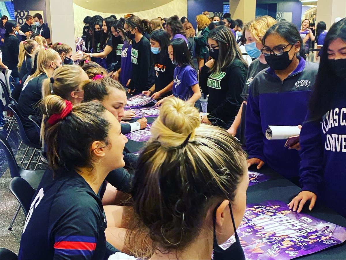 These girls were so star struck asking the TCU Volleyball girls to sign their posters 🤩