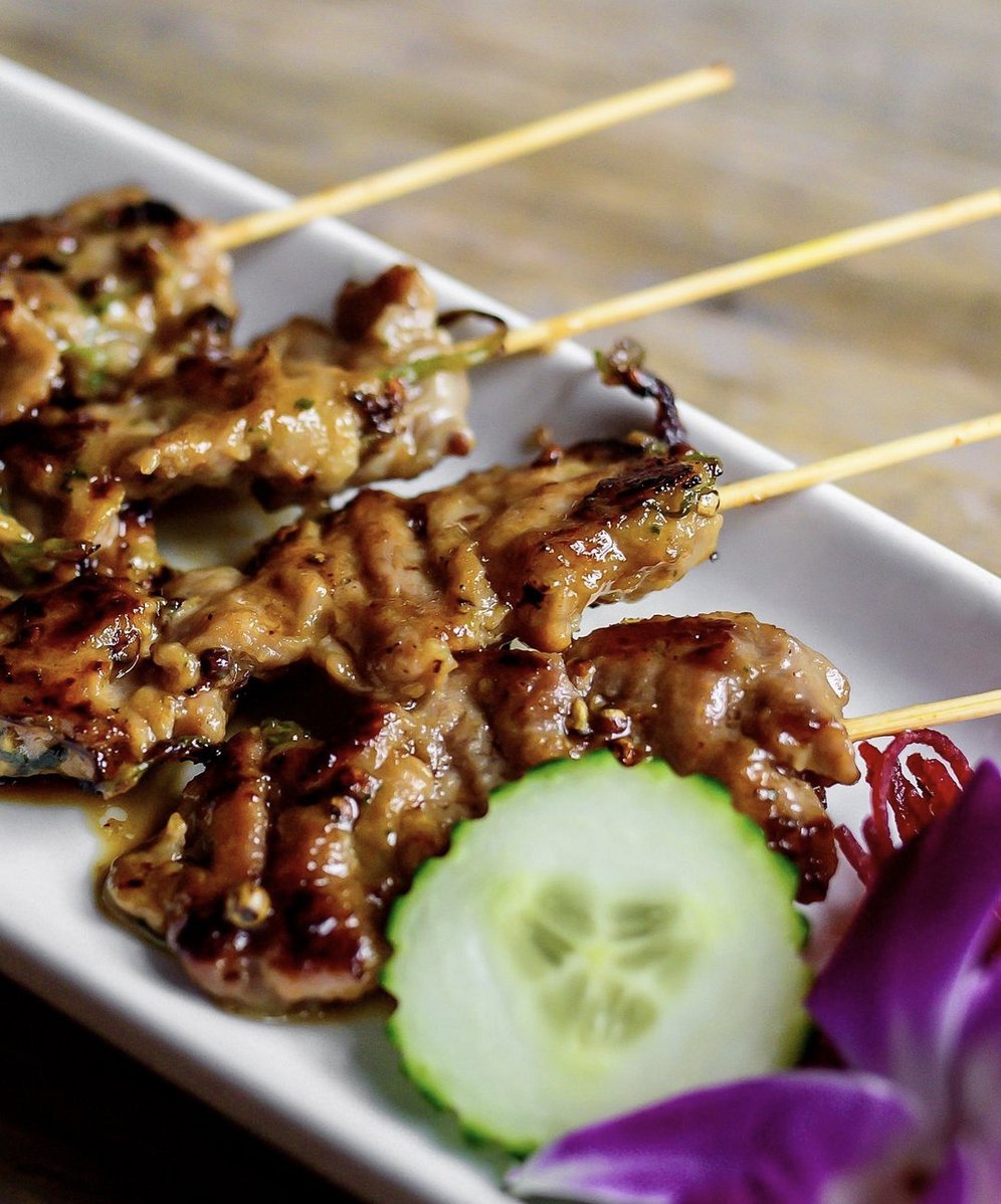 .@mayureethai will be joining us from Baltimore and serving mhoo ping with a side of sticky rice.
They are a popular Thai street food, and owner Andy Thammasathiti has fond memories of enjoying them after school as a kid.
@theeventsdc #theredeyenightmarket #ExperienceDC #DCisOpen