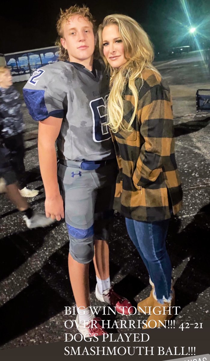 aundrea_hanna's tweet photo. My DOGS played some smash mouth football tonight and brought home the 42-21 WIN over Harrison!! #62ismine #noseguard #linebacker #specialteams https://t.co/vcBDkYeCNm