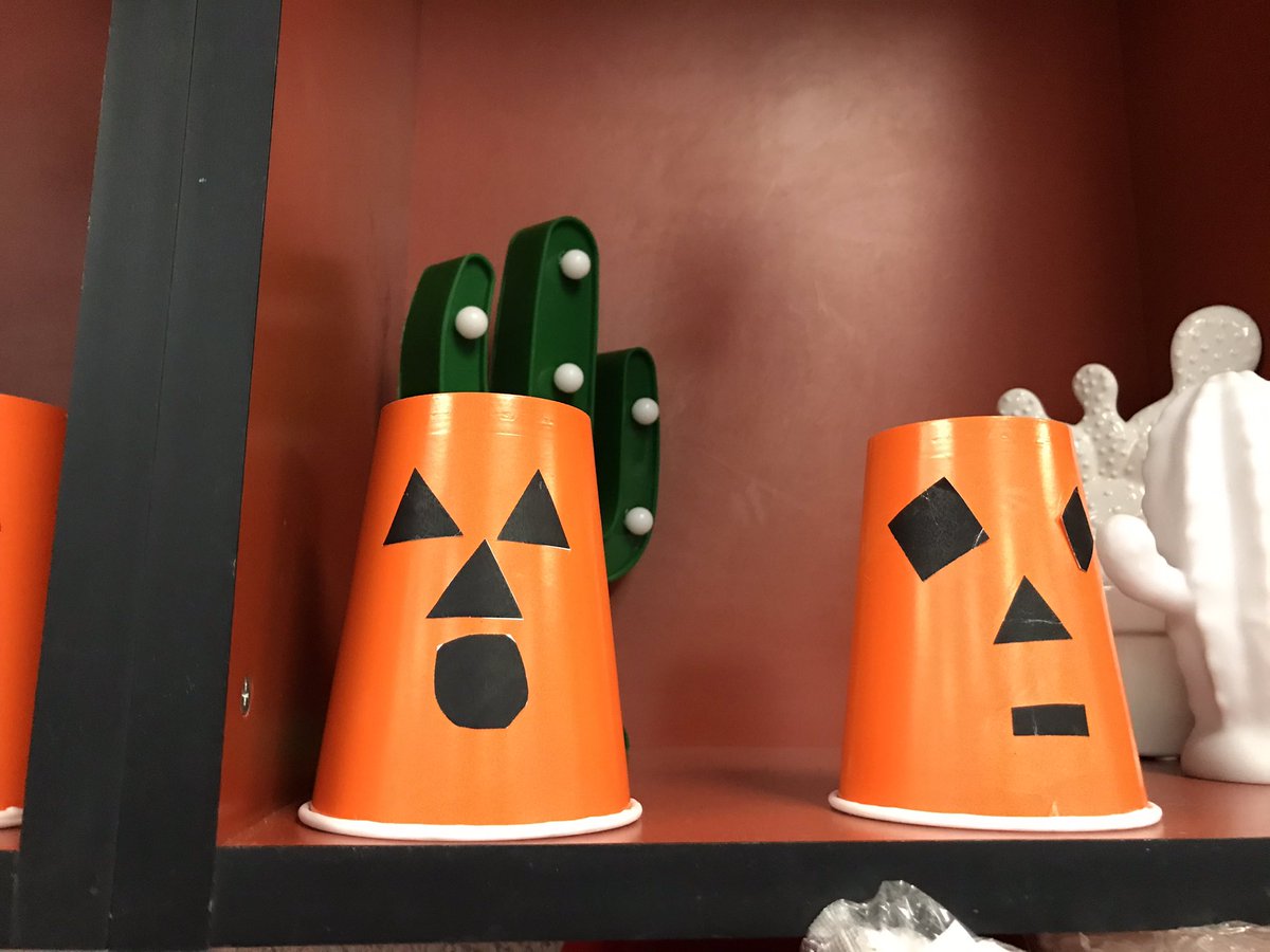 MrsCoolman's tweet photo. Today we celebrated #RockYourSchoolDay We ended our unit on pumpkins 🎃 with a #pumpkinpatch in our classroom! @CraneSchools @ReaganPatriots https://t.co/mNRZxIKoR1