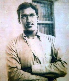 AapKaGopalRai's tweet photo. “मुझे फूँक दे कोई या मेरी ज़ुबाँ काटे-
मेरे ख़याल को फाँसी लगा नहीं सकता” 

माँ भारती के अमर सपूत, महान शहीद अश्फ़ाकउल्लाह खां की जयंती पर शत् शत् नमन।

इंकलाब जिंदाबाद! https://t.co/6YDOSHHj4X