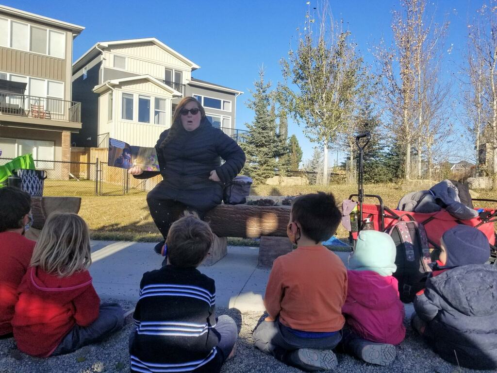 budding_flowers's tweet photo. Our wonderful consultant stopped by to visit us at the park and read us a story! https://t.co/TchnKPWVI9
