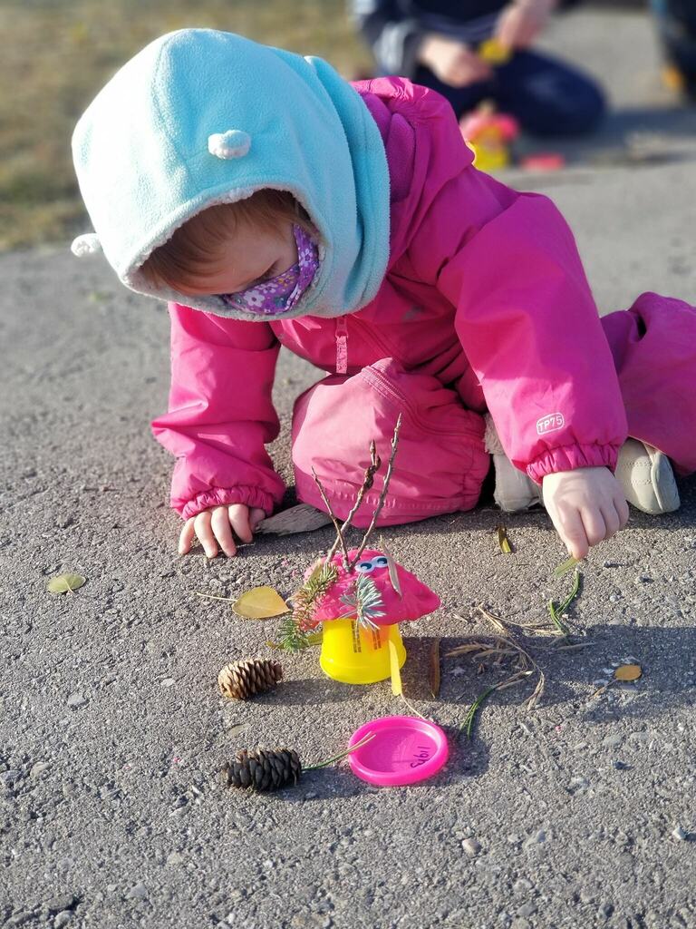 budding_flowers's tweet photo. Making monsters in the park. https://t.co/hoxNARDtvy