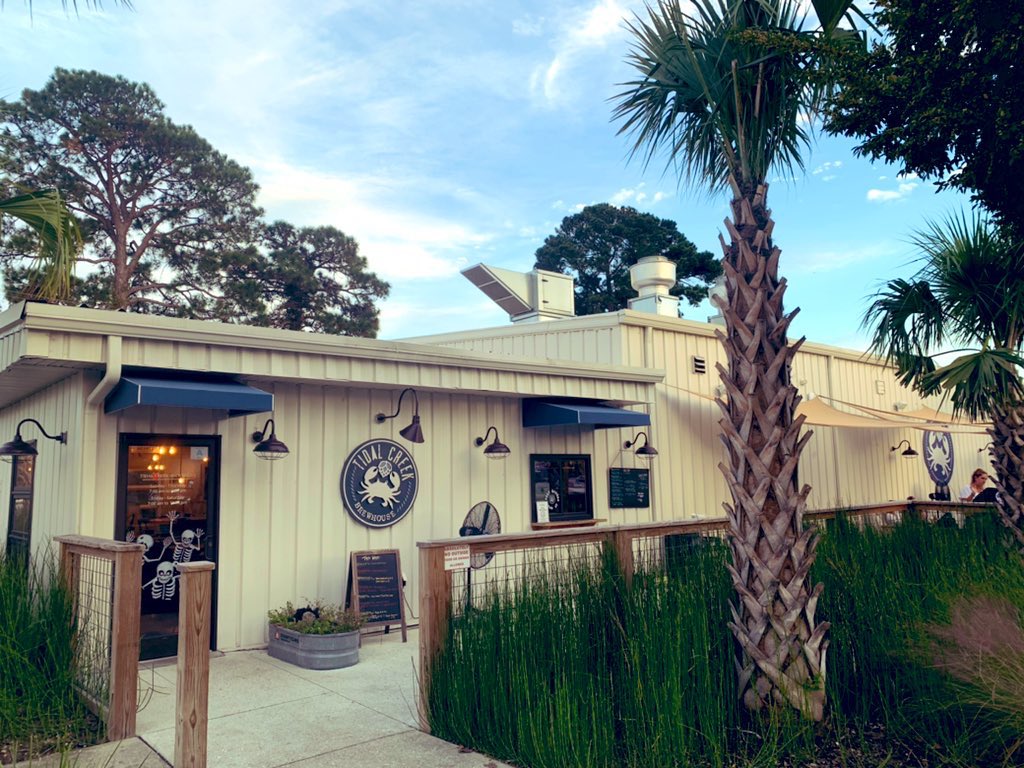 SCBeerExplorer's tweet photo. Nice visit to Tidal Creek Brewhouse in Myrtle Beach, SC.

Tried the following:
🍻 Grand Strand IPA
🍻 Mean High Water DIPA
🍻 Rum BBA Fiddlerfest Lager 
🍻 Beam Reach NEIPA

#DrinkLocal #CraftBeer #SCBeer #BreweryVisit #SupportCraftBreweries #CraftBrewers https://t.co/sOYP1OpAxW