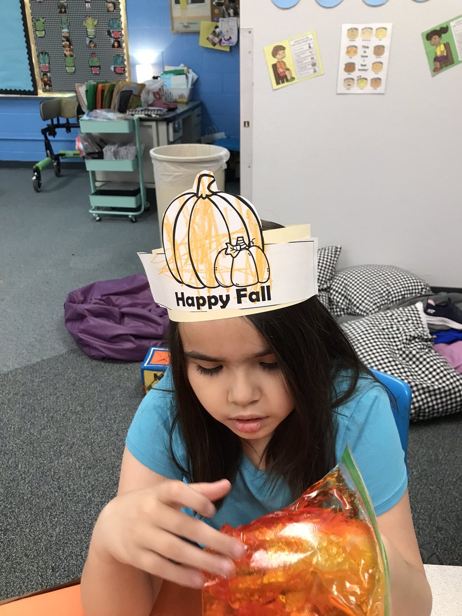 MrsCoolman's tweet photo. #RockYourSchoolDay #farmer #pumpkinpatch #pumpkinpatchsessert #happyfall https://t.co/ZmK90fky29