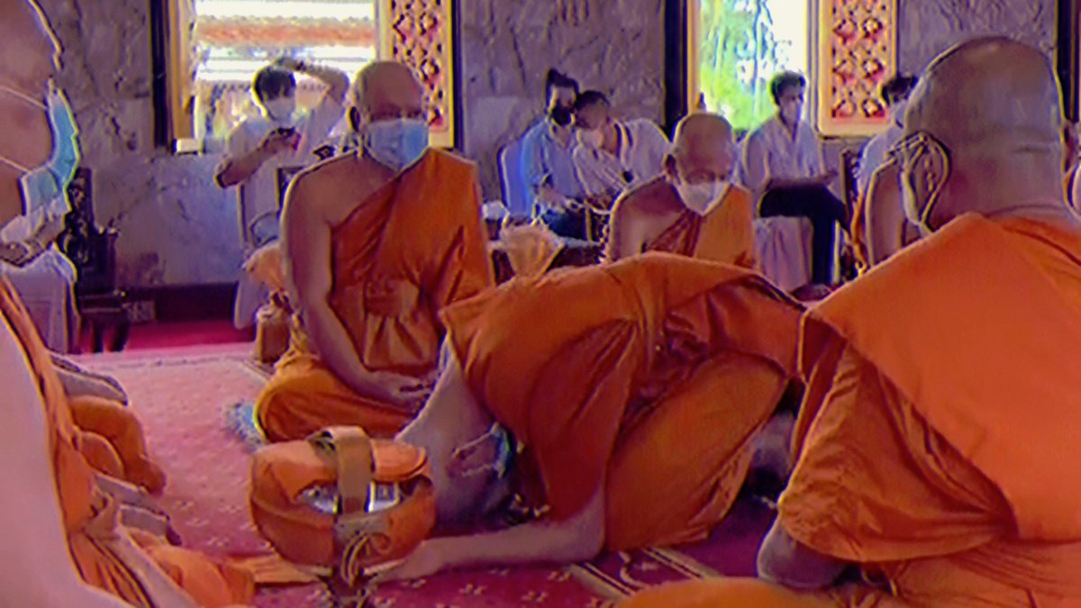 SPRACHAYALOOKS's tweet photo. this is the most beautiful sequence of event that i've witnessed today 🧡🙏🏻 https://t.co/JAuENaDOJr