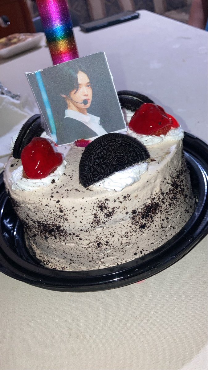 Skzstrohome's tweet photo. Pastel por mi cumpleaños y el de K💗
#Kiland #K_iland #ILAND #happykday https://t.co/oeiRr6qr78