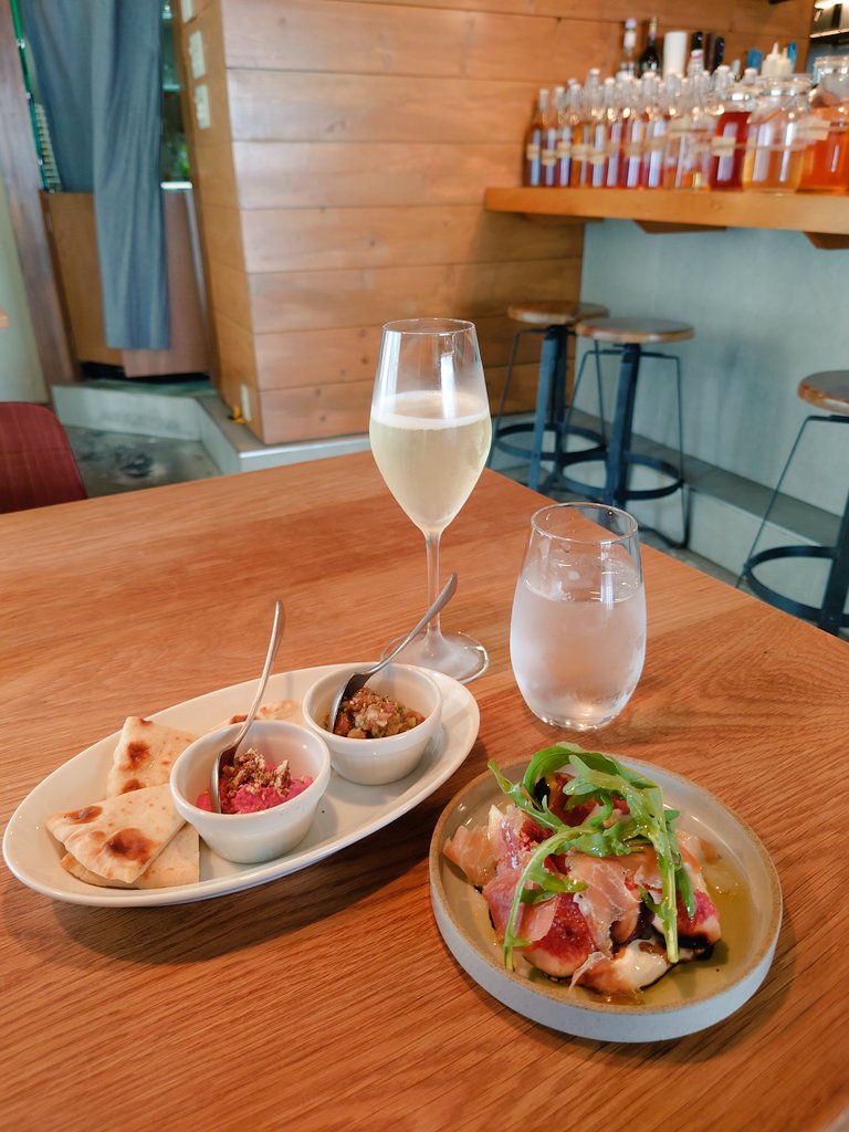 m20201228m's tweet photo. やぱ昼シャン最高🥂
気になってたお店😍
お野菜とフルーツは勿論
ソース類まですべて美味しかった😋
女子好みの果実酒も種類豊富🍹
コスパもよくて◎
#CLISP #四谷 #新宿 #カリフォルニア料理 #野菜 #シャンパン #ワイン #果実酒 #グルメ #ランチ #ディナー #フルーツ #コース #パスタ https://t.co/SKqyqA1ydl
