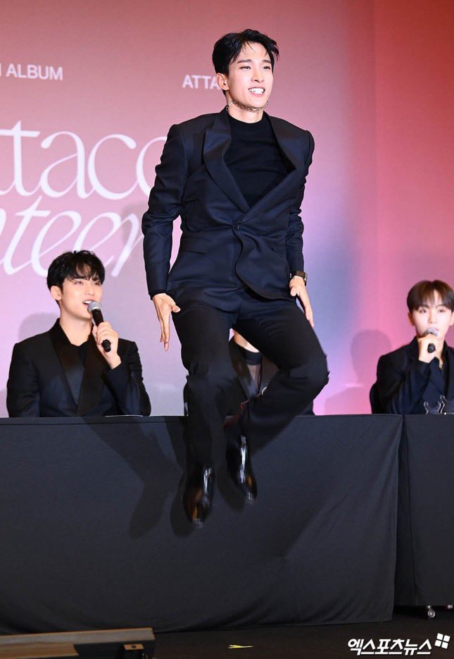 dearmyfebD's tweet photo. 아 웃다가 쓰러짐 그냥 ㅋㅋㅋㅋㅋㅋㅋㅋㅋㅋㅋㅋㅋㅋㅋㅋㅋㅋㅋㅋㅋㅋㅋㅋㅋㅋㅋㅋㅋㅋㅋㅋㅋㅋㅋㅋㅋㅋ 데뷔 7년차에도 절대 안빼는 남자 https://t.co/LI9IMiZpiP