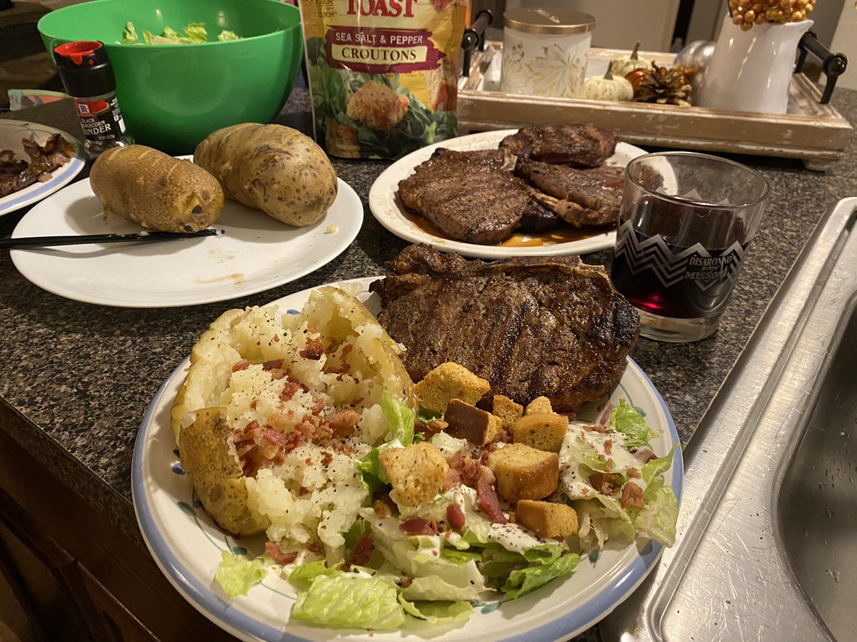 CalvinLDavis3's tweet photo. Daughters volleyball team 16-2. Sons football team 6-1. We got to keep the meal going. Both play tomorrow night. Eat good compete food! #davislevel @QbKhalonDavis @CheerBeast2025 @MimiDJDavis https://t.co/dQTpc2QrCB