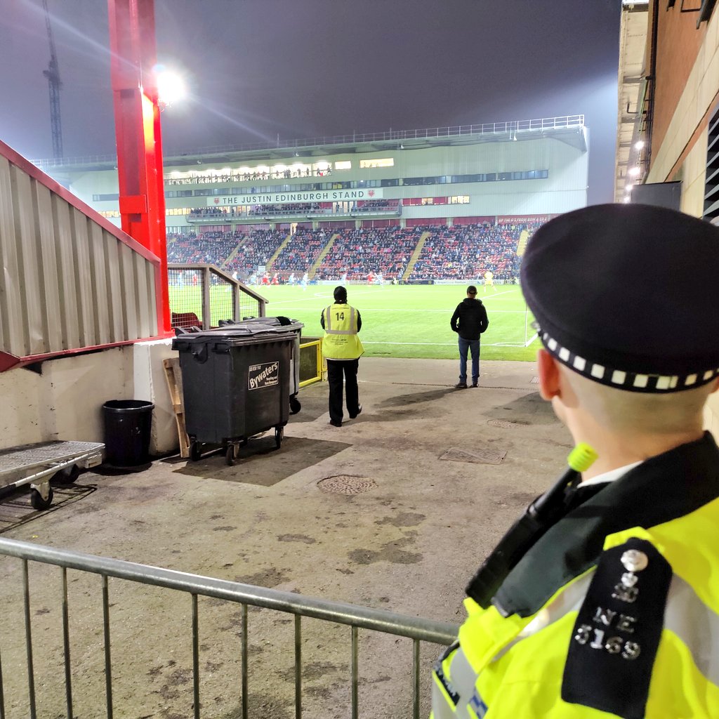 MPSSpecials's tweet photo. From the O's to the Hammers! 

The NE Task Force Public Order Trained Special Constables from   @MPSWForest &amp; @MPSNewham have deployed on two football events this week. #COYO #COYI #NEMSC @leytonorientfc @WestHam https://t.co/upfqdH2uWU