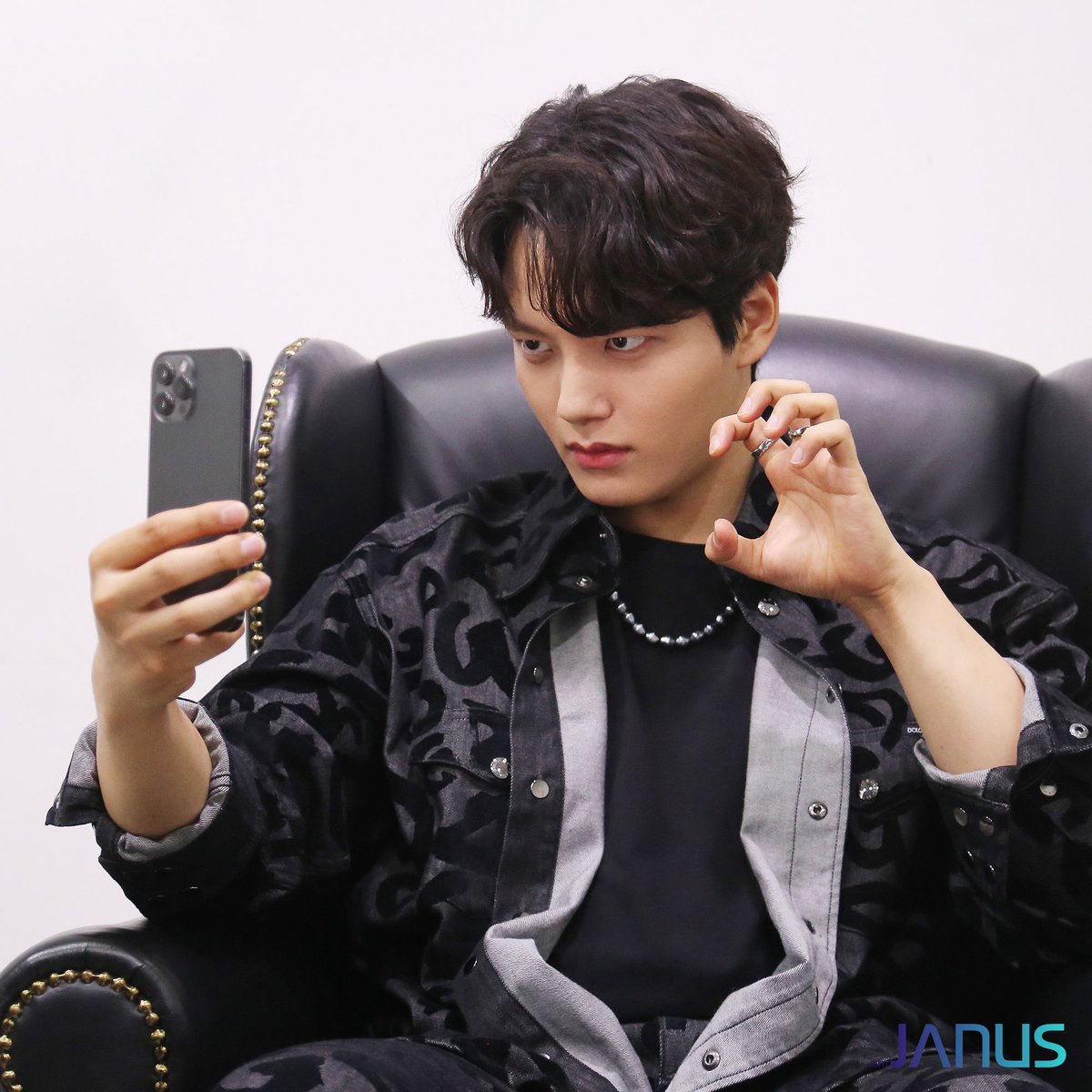 JANUS_ENT's tweet photo. [#J_Info]

오늘 파이널 생방송 안보러오면 잡으러~가~지! 어흥! 🐯

4개월 여정의 끝, Girls Planet 999 플래닛 마스터 MC 여진구 배우의 생방송 진행 함께 지켜봐주실꺼죠?   

평소보다 20분 이른, 10월 22일 금요일 오늘 밤 8시! 

Mnet <걸스플래닛 999> 파이널 생방송에서 만나요! https://t.co/UKPNpwe1Z9