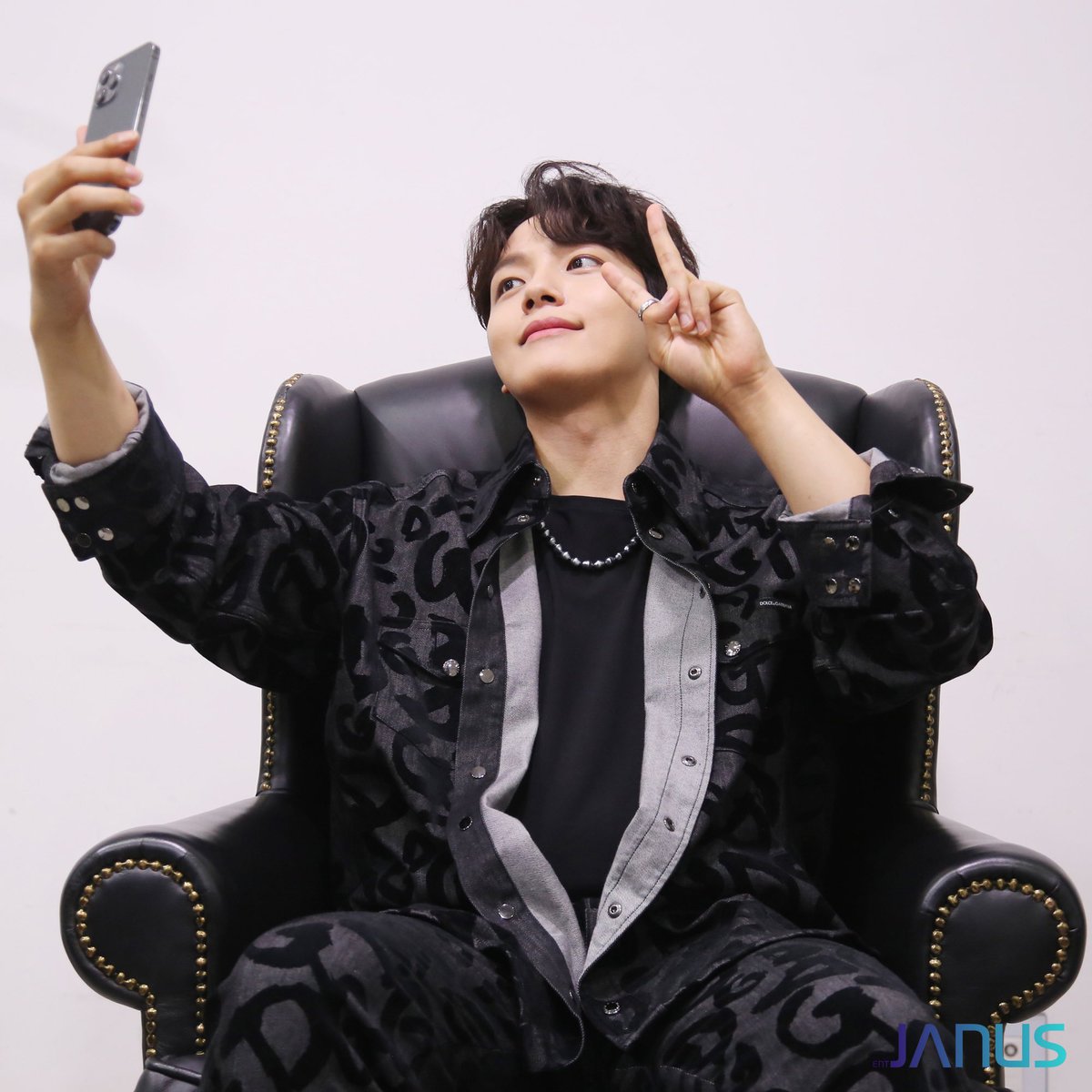 JANUS_ENT's tweet photo. [#J_Info]

오늘 파이널 생방송 안보러오면 잡으러~가~지! 어흥! 🐯

4개월 여정의 끝, Girls Planet 999 플래닛 마스터 MC 여진구 배우의 생방송 진행 함께 지켜봐주실꺼죠?   

평소보다 20분 이른, 10월 22일 금요일 오늘 밤 8시! 

Mnet <걸스플래닛 999> 파이널 생방송에서 만나요! https://t.co/UKPNpwe1Z9