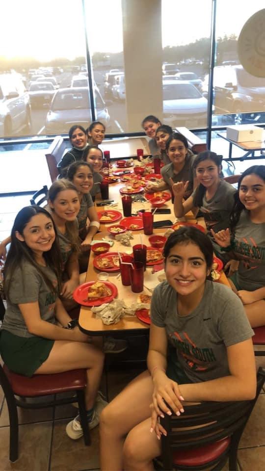 ladyhawk_vb's tweet photo. Pasta Night Fun π #HawksUp #TeamBonding #SouthVB #LadyHawks https://t.co/8bC3Q1Ymy0