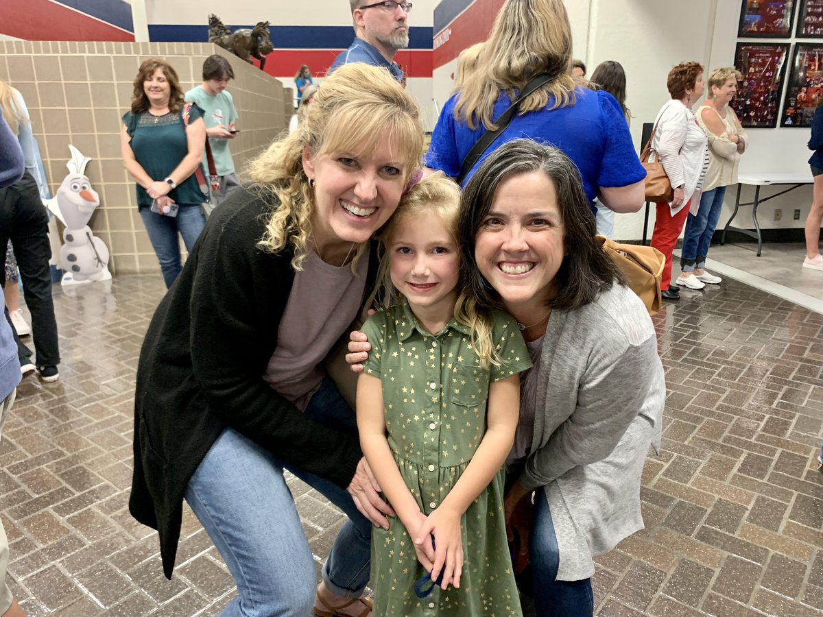 GHSTheatre1574's tweet photo. Some old favorites were in the house tonight!! #@rhunt17 @AmFeighner ❄️💙❤️❄️ https://t.co/PwRyDozCI9