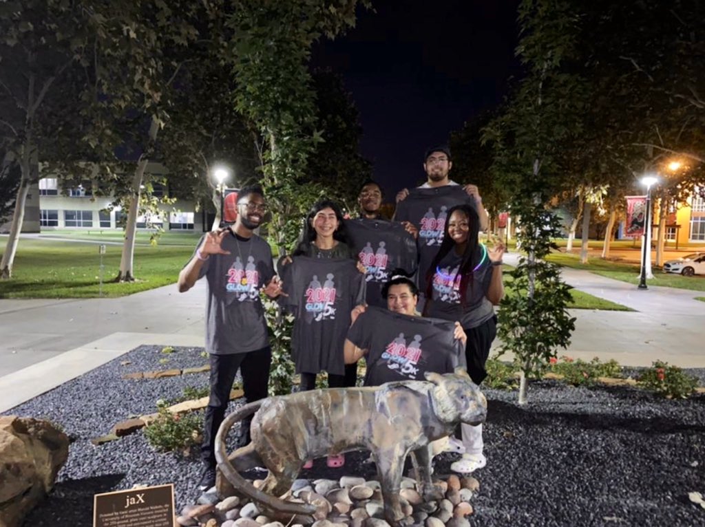 UHV_RHA's tweet photo. Great picture of President Alvaro &amp; Vice President Sunny with some RAs during the GLOW 5k event to spread awareness against Domestic Violence! 
•
•
Keep an eye out for such fantastic events going on around campus! #jaxnation #uhv https://t.co/AAXAJdCUM5