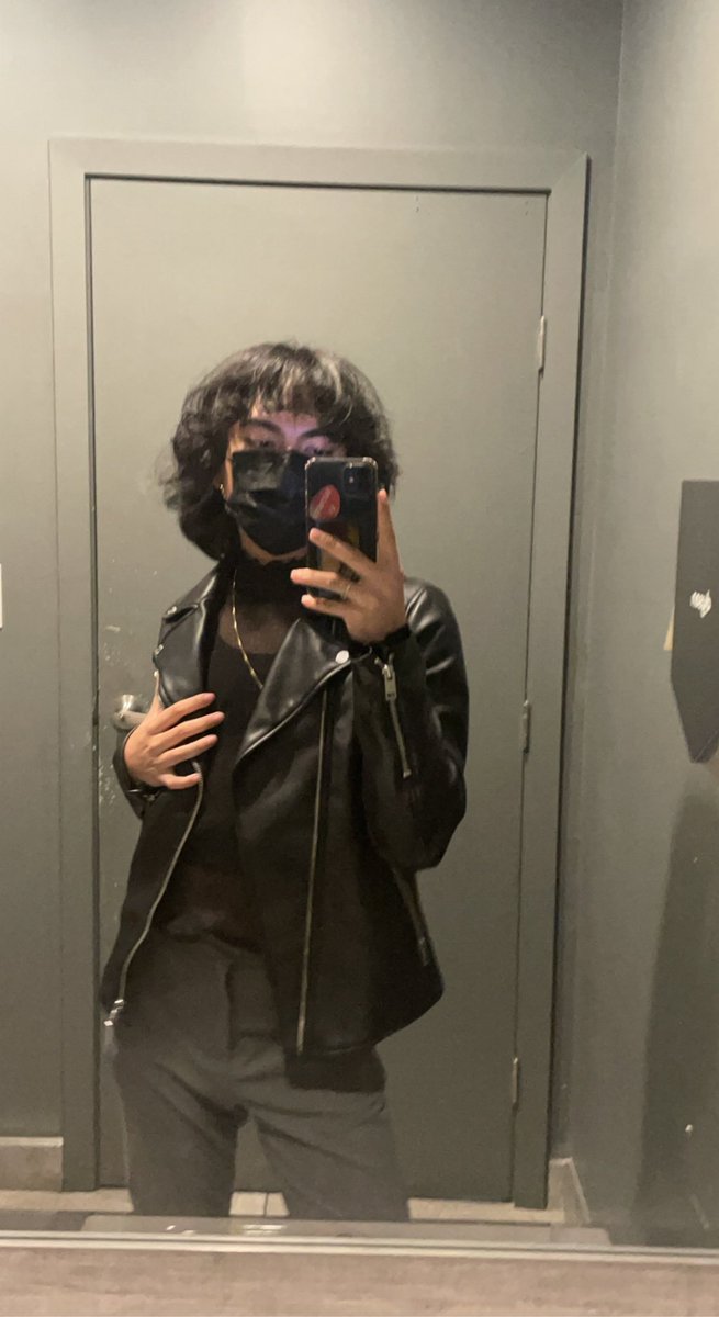 applebottompie_'s tweet photo. I’m literally so hot like why men are scared to cuff me #sogay #gay https://t.co/ZR78u8NQMf